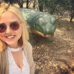 Meet your Posher, Hallie